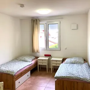 Chen, 2 Doppelzimmer , Ebk, Separater Balkon Griesstatt